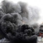 Σε εξέλιξη παραμένει η πυρκαγιά που ξέσπασε το πρωί στον Ασπρόπυργο