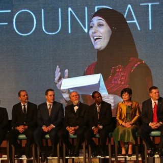 Χανάν Αλ Χρουμπ: Η Παλαιστίνια δασκάλα προσφυγόπουλων που κέρδισε το Νόμπελ των Δασκάλων