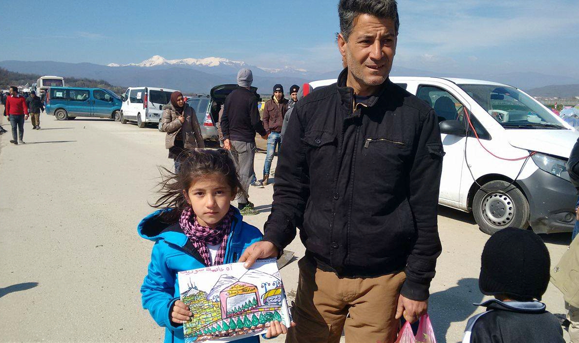 H εννιάχρονη Shaharzad με τον πατέρα της Μοχάμεντ στην Ειδομένη.