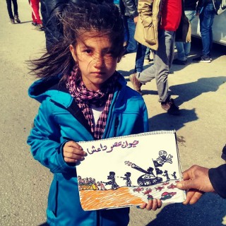 Shaharzad: Η προσφυγοπούλα που ζωγραφίζει την τραγωδία των προσφύγων