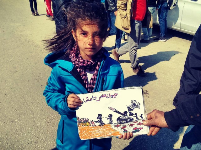 Shaharzad: Η προσφυγοπούλα που ζωγραφίζει την τραγωδία των προσφύγων