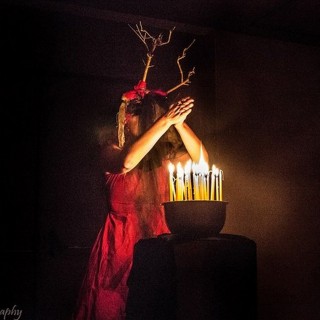 Η Φαρμακεύτρια του Θεόκριτου στήνει βωμό στο Από Μηχανής Θέατρο