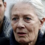 Τους πρόσφυγες στο λιμάνι του Πειραιά επισκέφθηκε η Βανέσα Ρεντγκρέιβ