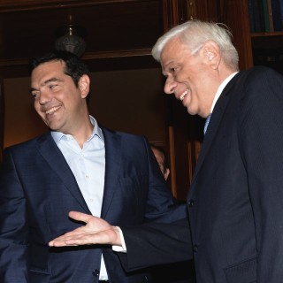 Επικοινωνία Τσίπρα-Παυλόπουλου για τις διαρροές από τα Wikileaks σχετικά με το ΔΝΤ