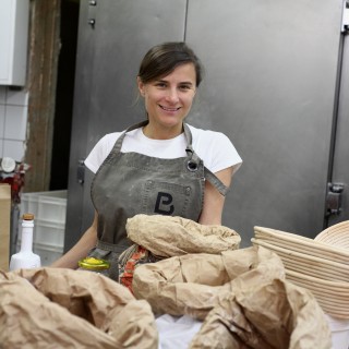 Τα σπιτικά ψωμιά της Ελισσάβετ Κουλούρη που έχουν τρελάνει την Αθήνα