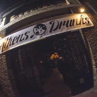 8 χρόνια μεθυσμένοι στα πάρτι του Athens Drunks Crew