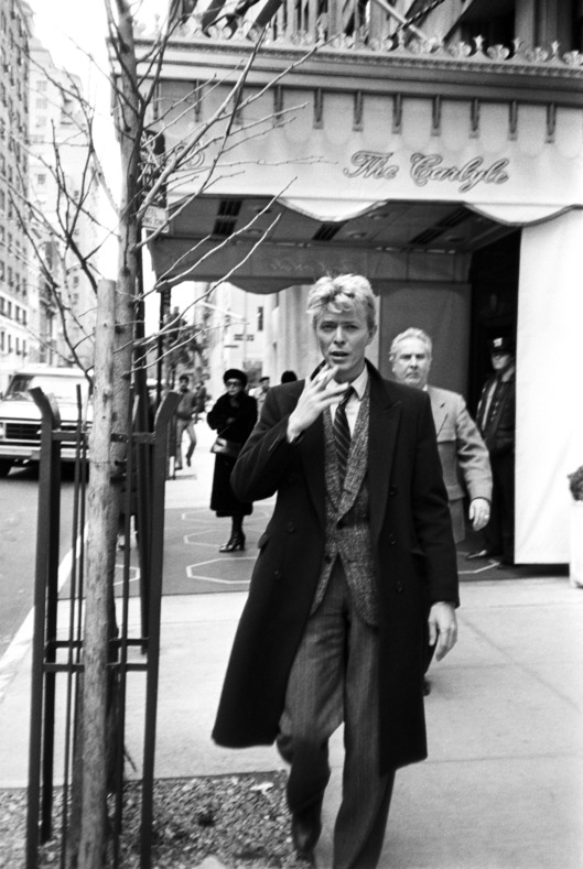 Ο David Bowie έξω από το The Carlyle