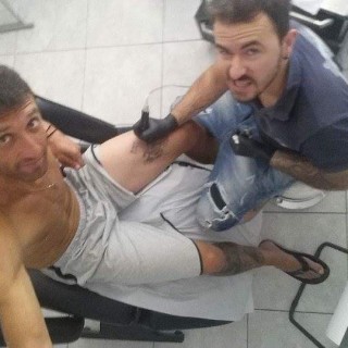 Κάνοντας τατουάζ στην Κω