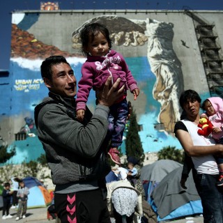 Νέα προσπάθεια μεταφοράς των προσφύγων του Πειραιά σε κέντρα φιλοξενίας