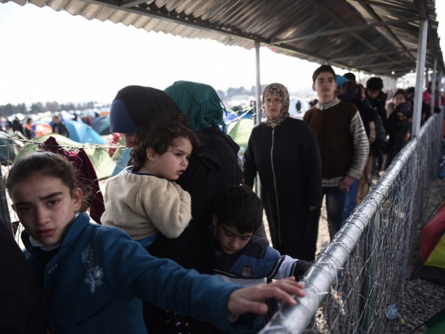 Handelsblatt: Οι Έλληνες είναι φτωχοί αλλά βοηθούν τους πρόσφυγες