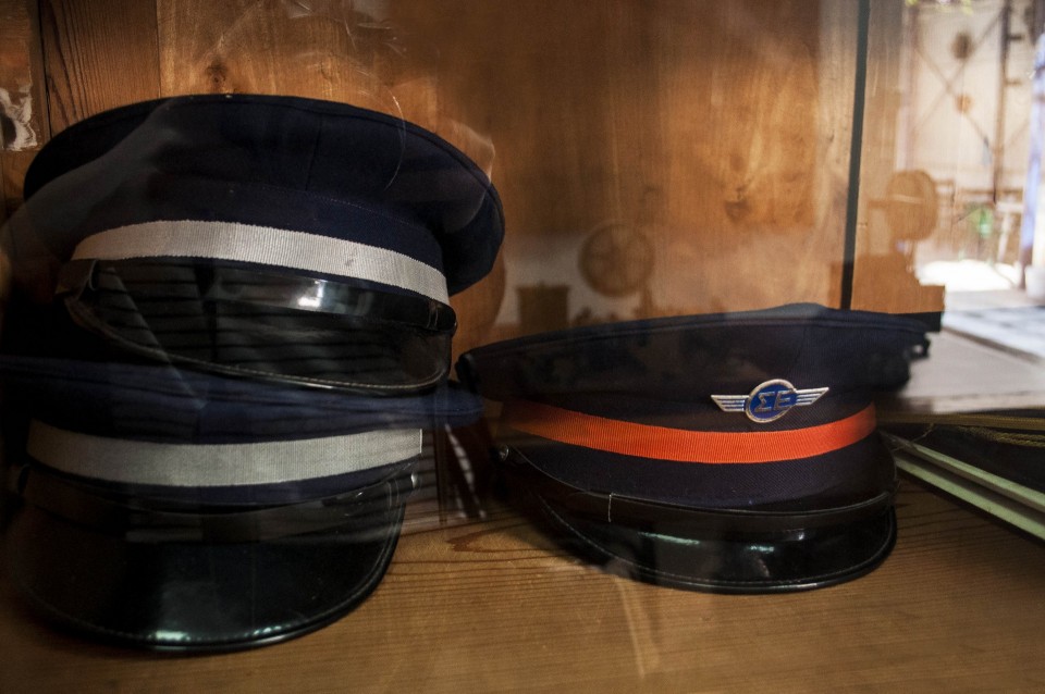 Τα καπέλα του σταθμάρχη