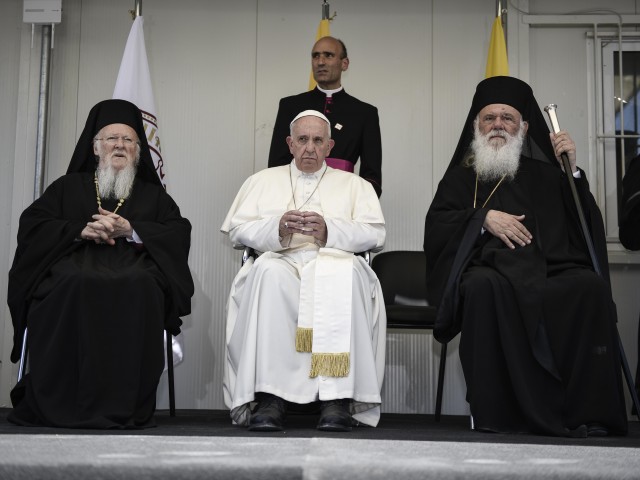 Επίσκεψη Πάπα: Βαθύς συμβολισμός ή επικοινωνιακό πυροτέχνημα;