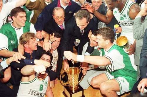 Στις 11 Απριλίου του 1996 ο Παναθηναϊκός κερδίζει τo πρώτο ελληνικό Κύπελλο Πρωταθλητριών