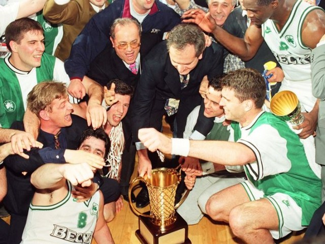 Στις 11 Απριλίου του 1996 ο Παναθηναϊκός κερδίζει τo πρώτο ελληνικό Κύπελλο Πρωταθλητριών