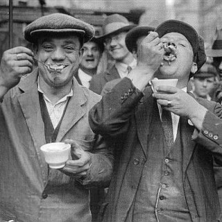 Εσύ θα έτρωγες πόδια προβάτου και αίμα;