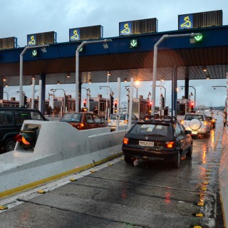 Ψησταριά στα διόδια- Της Μέμης Κοτσώνη