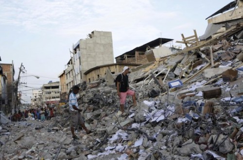 Ισημερινός: Διεθνής βοήθεια συρρέει στη χώρα μετά τον καταστροφικό σεισμό, ενώ ο αριθμός των νεκρών ανέβηκε στους 413