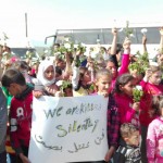 Παιδιά προσφύγων διαμαρτυρήθηκαν στον φράχτη της Ειδομένης