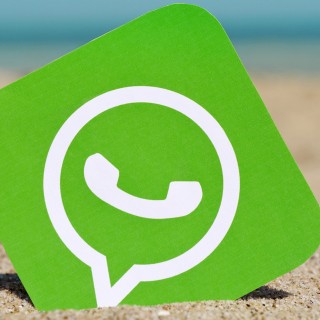 Πώς το WhatsApp φέρθηκε έξυπνα για να μην την «πατήσει» όπως η Apple
