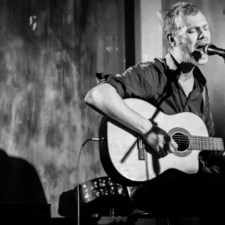 Ο Matt Elliott αναπτύσσει σχέση ζωής με το αθηναϊκό κοινό