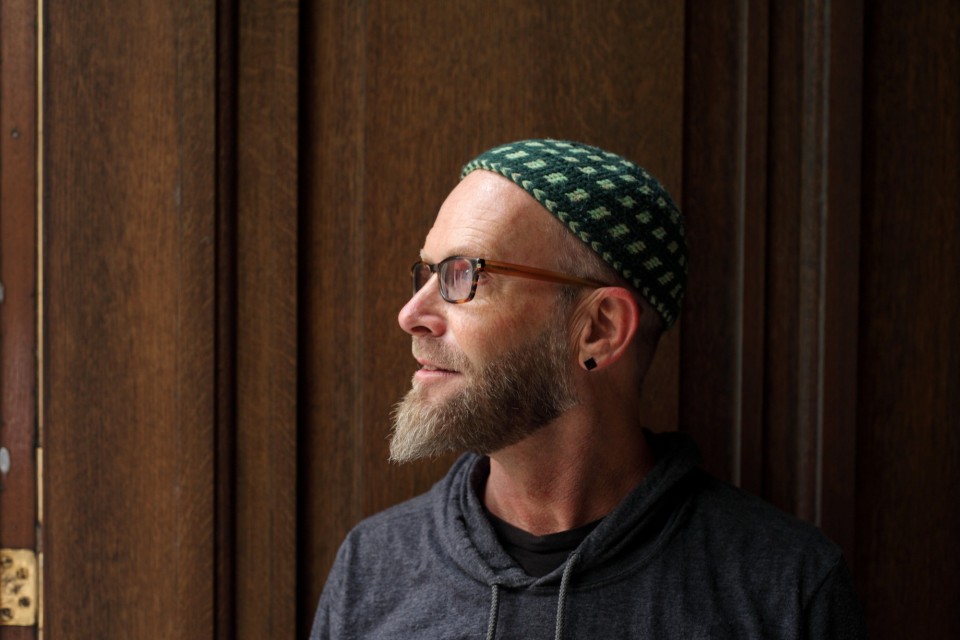 Ï íïôéïáöñéêáíüò êáëëéôÝ÷íçò Brett Bailey, ÁèÞíá, ÌÜéïò 2016