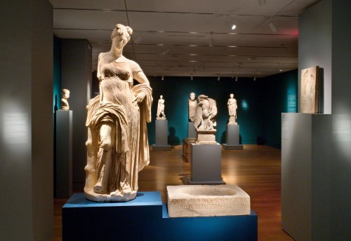 Οι New York Times υποκλίνονται στην Έκθεση «Θεοί και Θνητοί στον Όλυμπο: Αρχαίο Δίον, η πόλη του Δία», που παρουσιάζει το Ωνάσειο Πολιτιστικό Κέντρο της Νέας Υόρκης