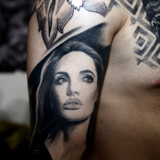 Αντζελίνα από μελάνι (και 53 ακόμη εικόνες από την αθηναϊκή γιορτή του τατουάζ)