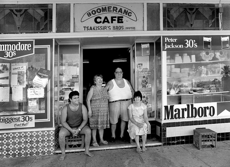 Καφέ Boomerang στο βόρειο Queensland του Silkwood, το 1987. Η οικογένεια Τσακίσσιρη, ήρθε στην Αυστραλία από το Καστελόριζο την δεκαετία του '20.