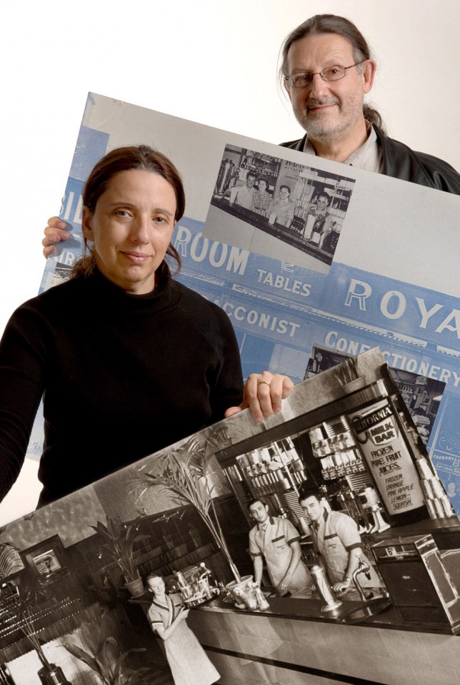 Οι συγγραφείς του βιβλίου, Έφη Αλεξάκη και Leonard Janiszewski