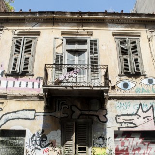 Μπήκαμε πρώτοι στο πιο δημιουργικό και πολύχρωμο τετράγωνο της Αθήνας που βρίσκεται στου Ψυρρή