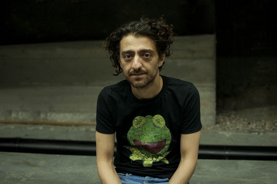 Ο Στέλιος Ιακωβίδης υποδύεται τον αδερφό που τηρεί τον νόμο του αίματος.