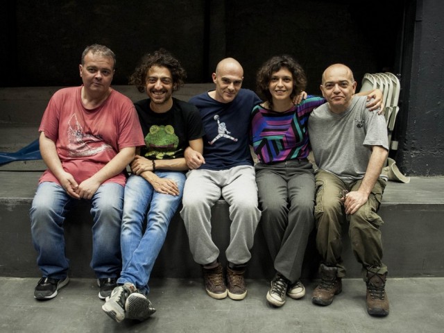 Πώς μπορεί το «Γκιακ», το λογοτεχνικό γεγονός του 2015, να μεταφερθεί στο θέατρο;