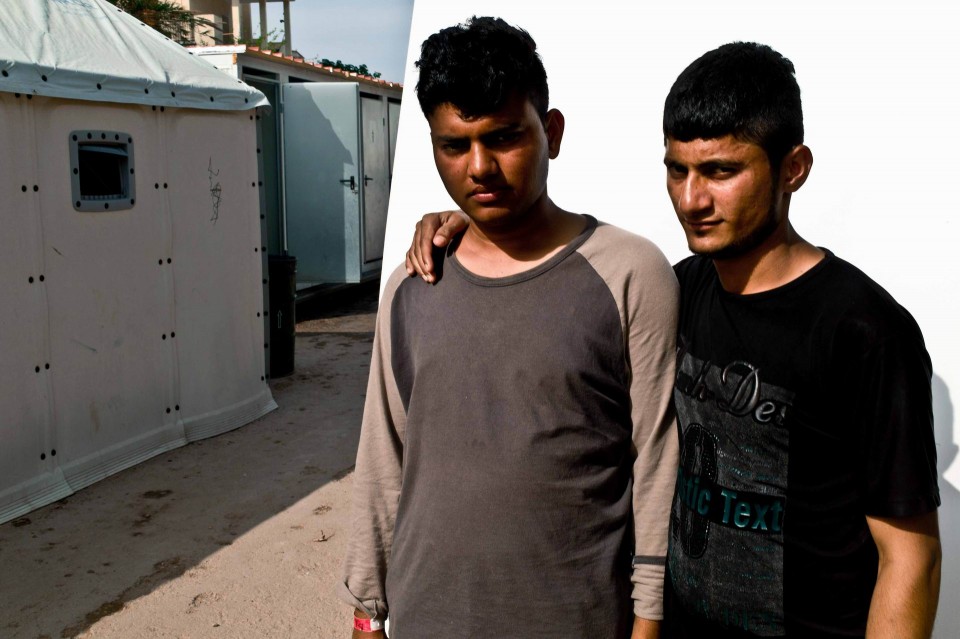 Νεαροί πρόσφυγες σε καταυλισμό στην Χίο, Μάιος 2016