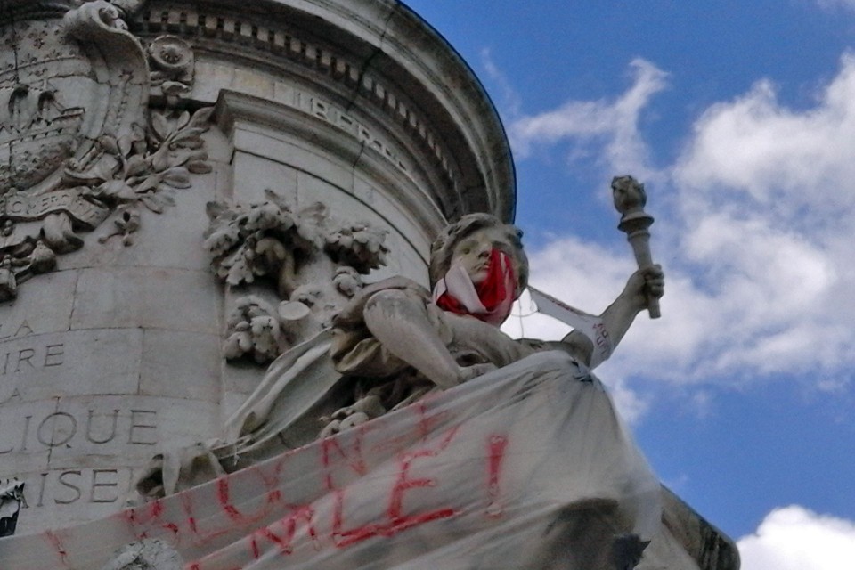 Paris-sleepless-nights-feat