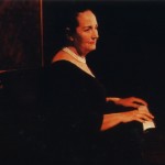 Στις 21 Μαΐου του 1913 γεννιέται η Τζίνα Μπαχάουερ