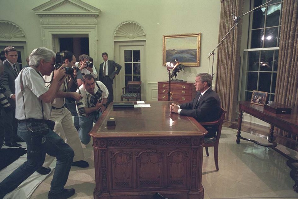 Προαναγγέλοντας στην ουσία τον πόλεμο κατά του Αφγανιστάν και του Ιράκ. 