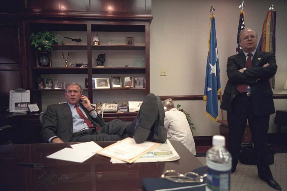 Μαζι με τον senior adviser Karl Rove.