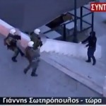 Τι είπε άραγε ο κουκουλοφόρος στα ΜΑΤ;