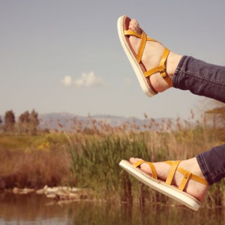 Σανδάλια στον ήλιο! Μαζί με το καλοκαίρι, έφτασε και η νέα κολεξιόν των χειροποίητων υποδημάτων El Greco