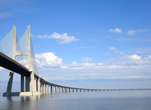 Πότε θα ολοκληρωθεί η σιδηροδρομική γέφυρα που συνδέει την Κίνα με τη Ρωσία