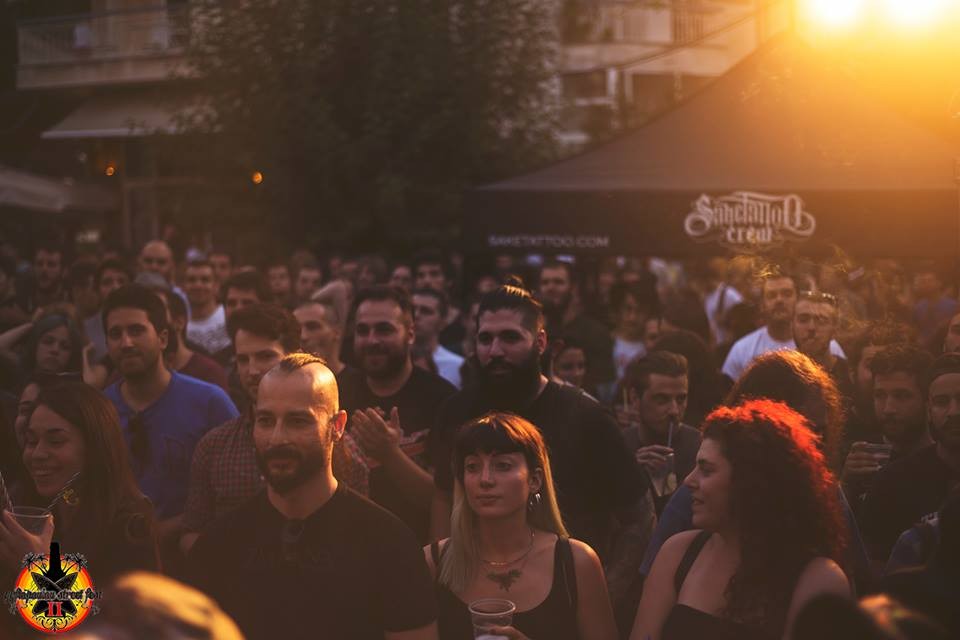 Από νωρίς το απόγευμα, μέχρι αργά το βράδυ.