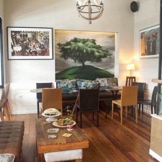 Στο Acropaul’s θα δοκιμάσεις πίτσα με αβοκάντο ενώ θ’ αναζητάς τον Μπαράκ Ομπάμα στον χώρο