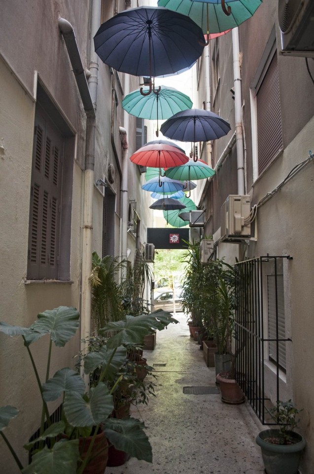 Το μυστικό δρομάκι που οδηγεί στη φοβερή αυλή του White Rabbit