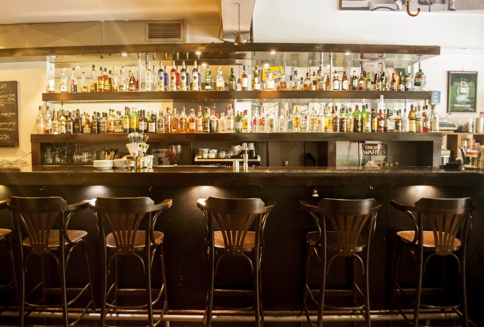 Το πλούσιο μπαρ του White Rabbit