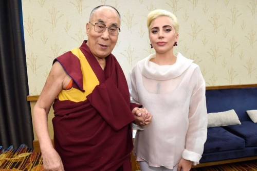 Όταν η Lady Gaga συνάντησε τον Δαλάι Λάμα