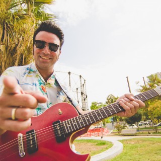 Ο George Zervos καλωσορίζει το καλοκαίρι με το πρώτο live που έγινε ποτέ στο Praxitelous Bar!