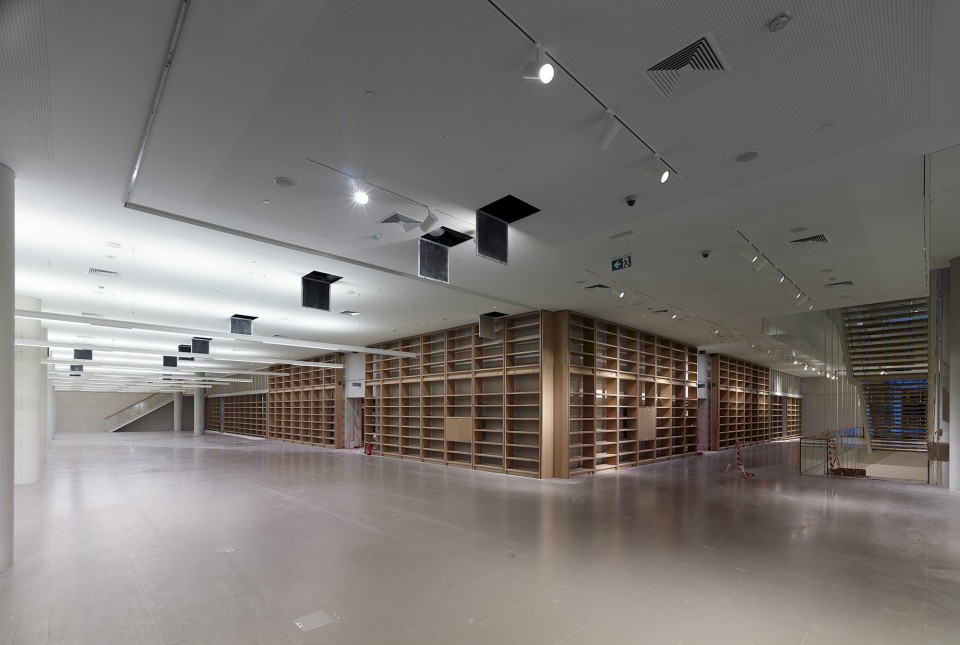 Χώρος αναγνωστηρίου της Ερευνητικής Βιβλιοθήκης. 