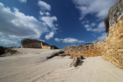 Ένας σημαντικός αρχαιολογικός χώρος, με 22.000 χρονια ζωής, διαθέσιμος για τον επισκέπτη στον λόφο της Καστρίτσας