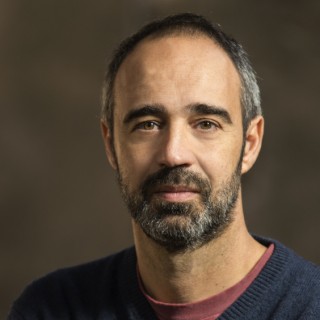 Eπιτέλους κυκλοφορεί στα ελληνικά το «Ας Αρχίσει Η Γιορτή» του Νικολό Αμανίτι