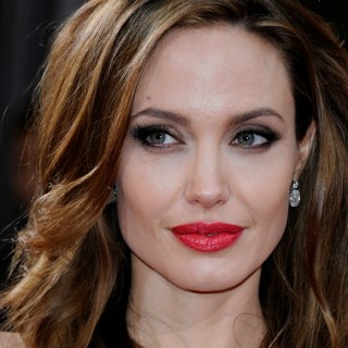 Ραδιοφωνική παραγωγός του BBC για μία μέρα η Αντζελίνα Τζολί